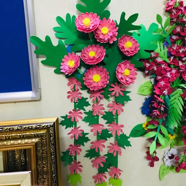 làm hoa treo tường bằng giấy xốp